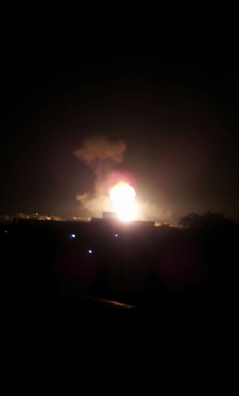 Photo of انفجار في معسكر الريان بمكلا حضرموت وتحليق طيران بدون طيار في الأجواء : 