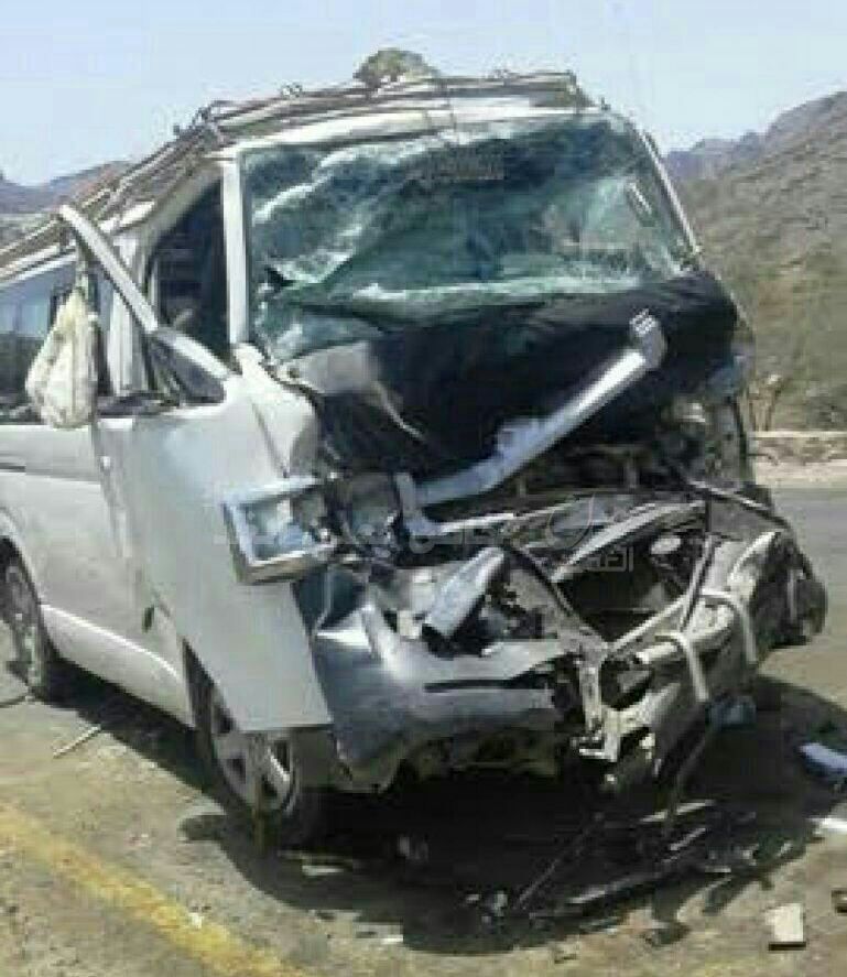 Photo of حادث مروع في نقيل الضالع يصرع شخصين وعشرات الجرحى   