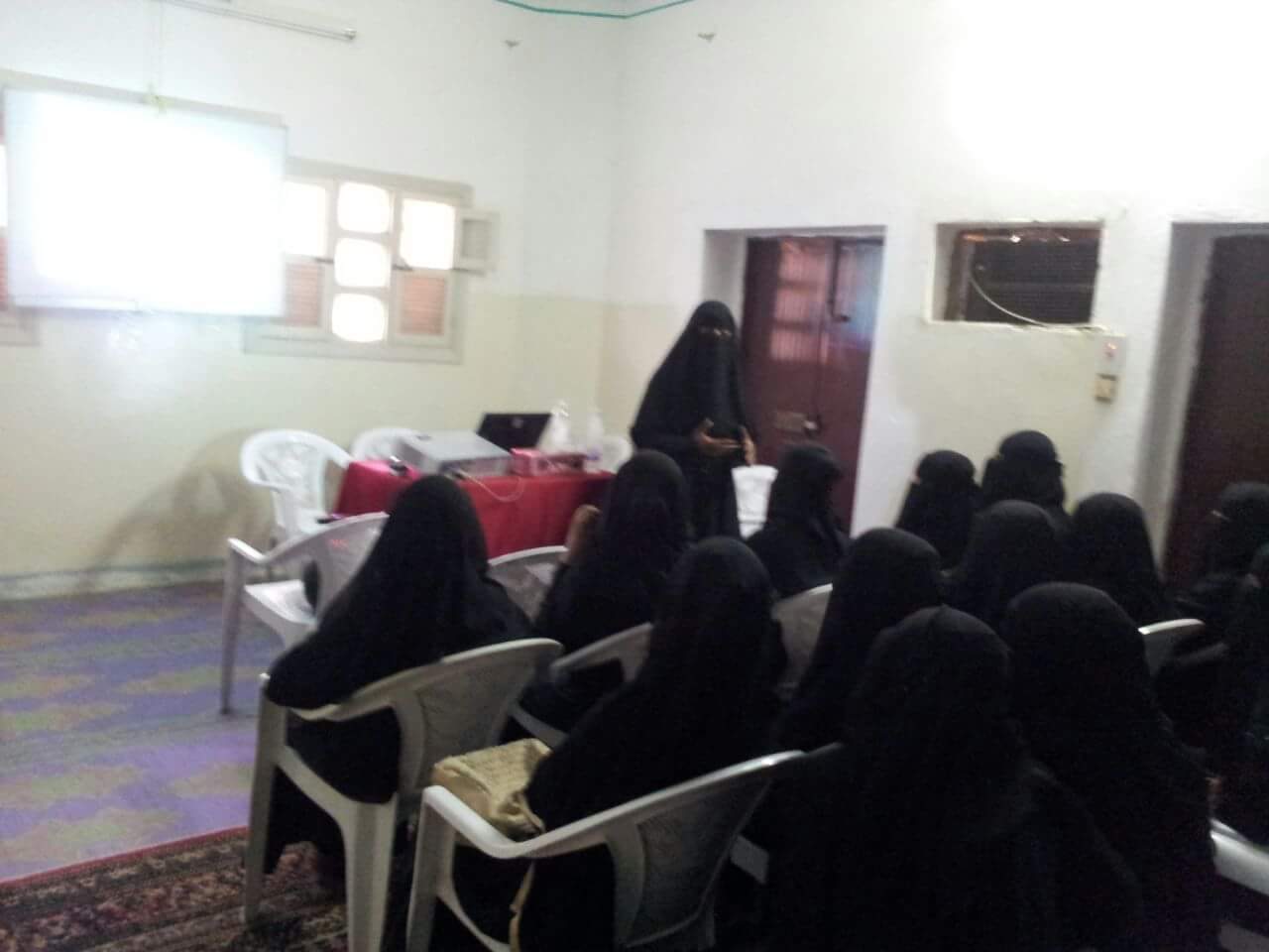 Photo of قسم الدراسات والابحاث والتوعية بمركز الاورام بحضرموت الوادي يقيم محاضرة توعوية لطالبات الثانوية بتريم :