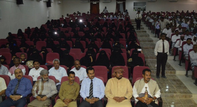 Photo of مكتب التربية والتعليم بحضرموت يكرم 350 معلمًا ومعلمة وطلاب وادارات مدرسية مبرزة في الأنشطة اللاصفية :