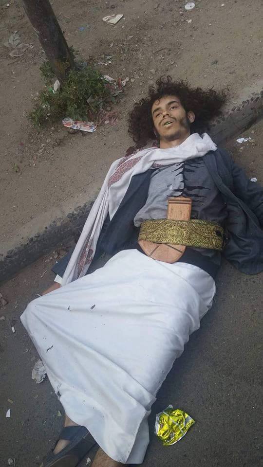 Photo of حادثة اشتباكات وقتل أمام بوابة بريد جامعة صنعاء بامانه العاصمة ( التفاصيل كاملة )