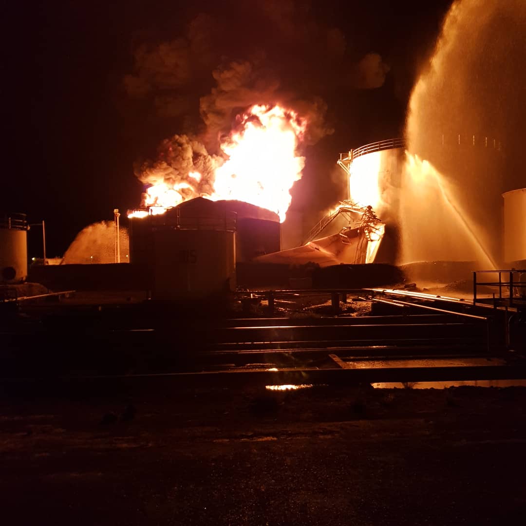 Photo of شركة مصافي عدن: تم إحتواء الحريق الذي أندلع في أحد خزانات مصافي عدن