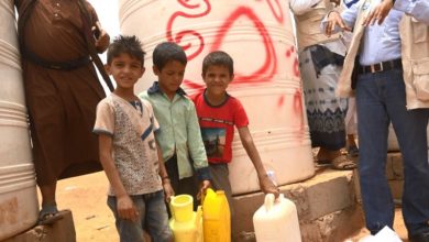 Photo of بالصور.. 4 الآف نازح يستفيدون من مشروع التدخل الإسعافي في صحراء العبر، والأطفال يعيشون فرحة غامره :
