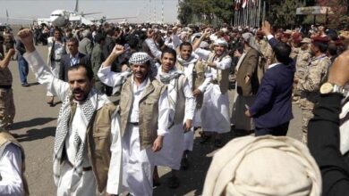 Photo of الحوثيون يتهمون الحكومة بإيقاف صفقات تبادل الأسرى في مأرب